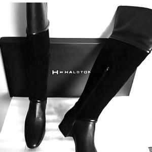 Halston Balck Boots 7W, mint condition
